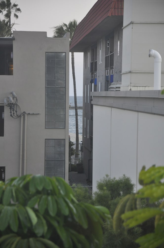 The Belmont Shore Inn 2/44