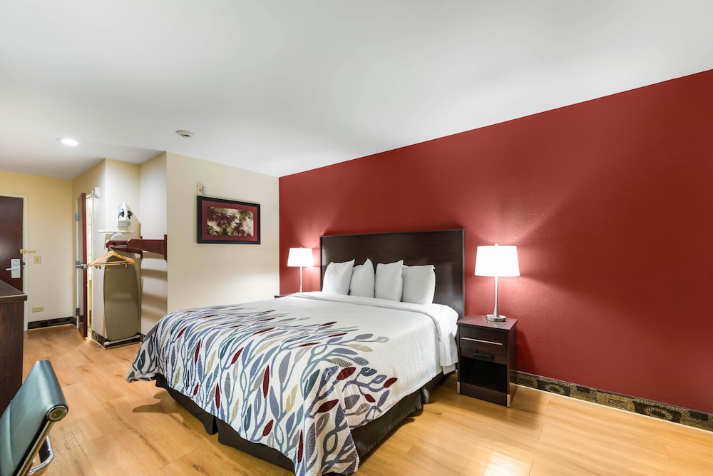 Econo Lodge Inn & Suites Monee 15/59