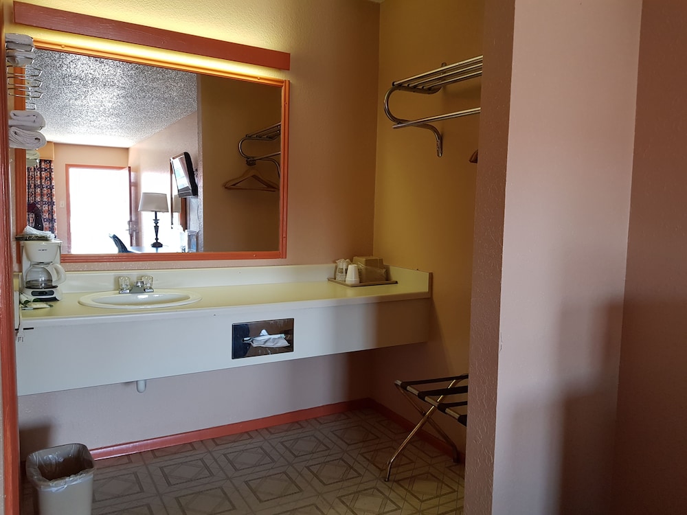 Budget Host Inn Eastland 44/56