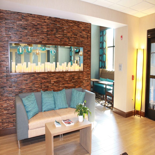 Hampton Inn & Suites Stroudsburg Pocono Mountains 2/2
