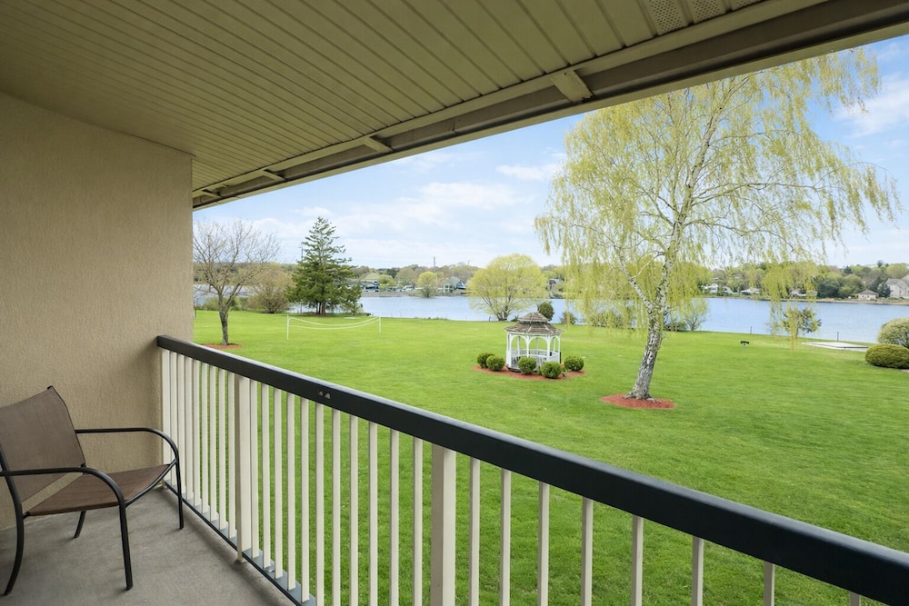 Riverview Inn & Suites 4/69