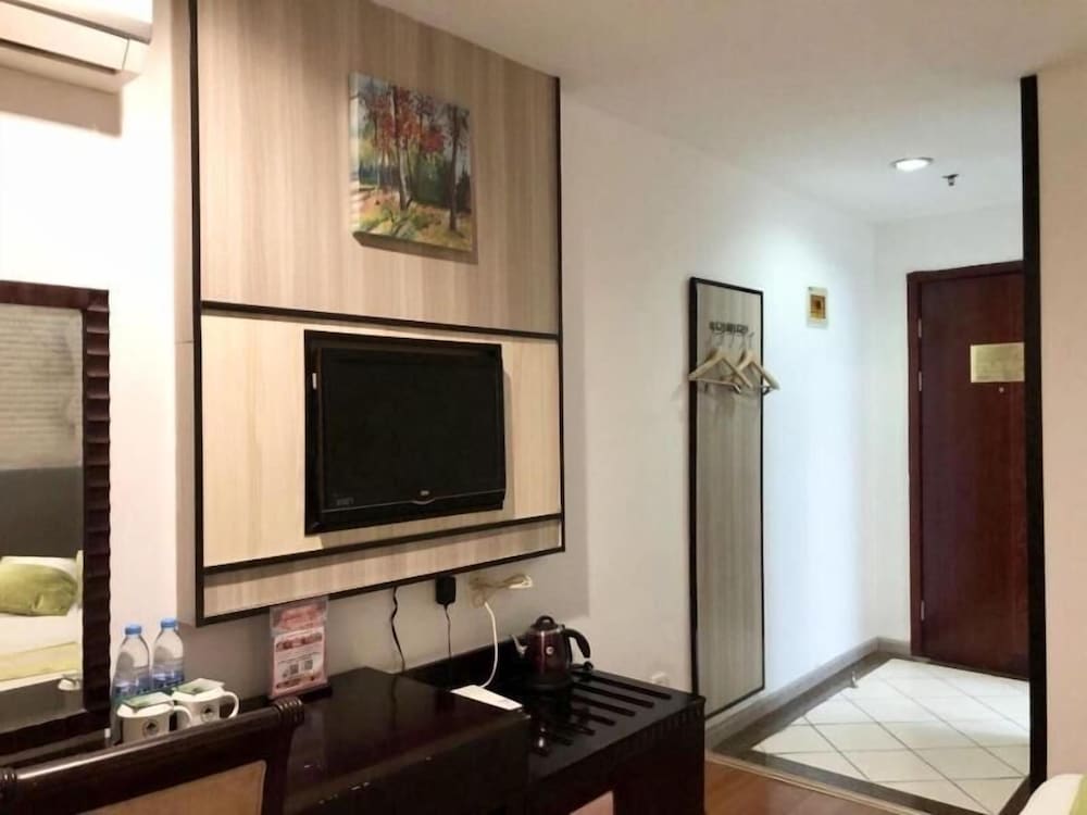 Greentree Inn Suzhou Taicang Baolong Square Express Hotel 46/53