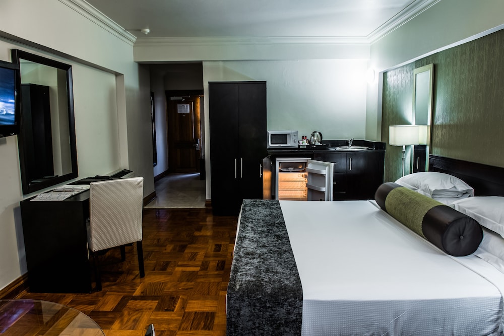 ROOM, KING BED