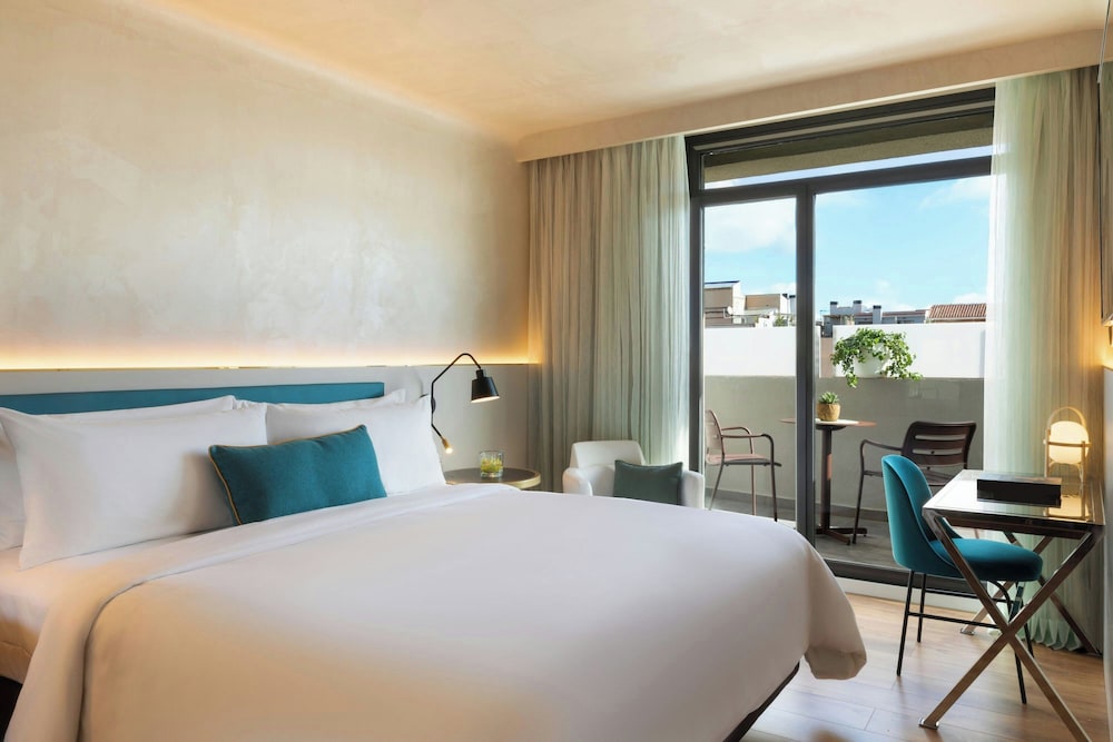 Room at Renaissance Barcelona Hotel, BARCELONA
