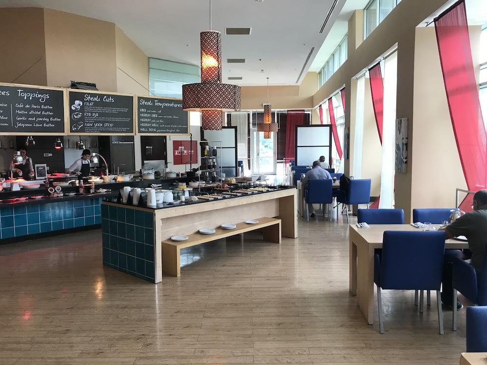 Renaissance Atyrau Hotel 48/54