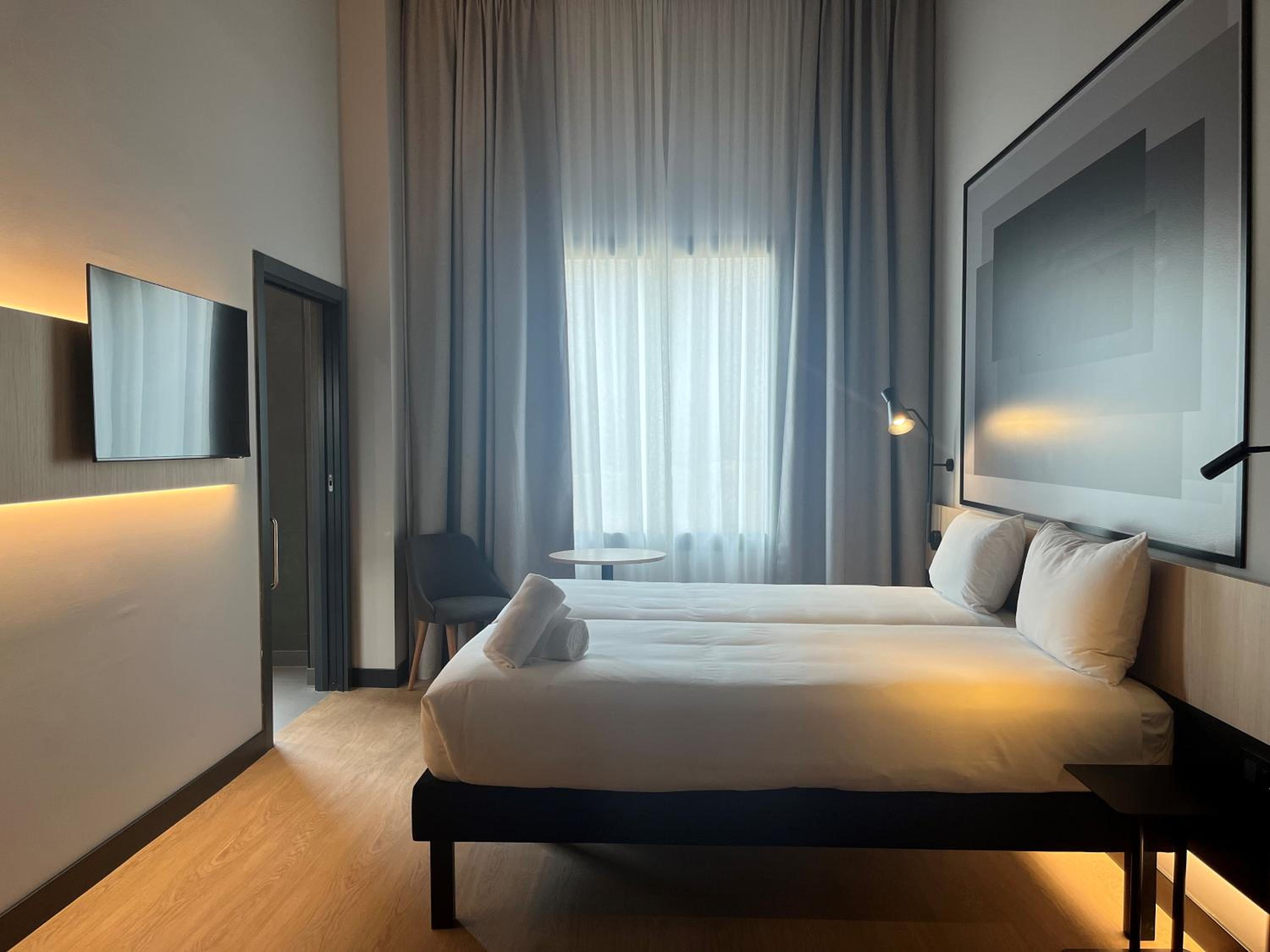 STANDARD, TWIN BEDS, ACCESSIBLE