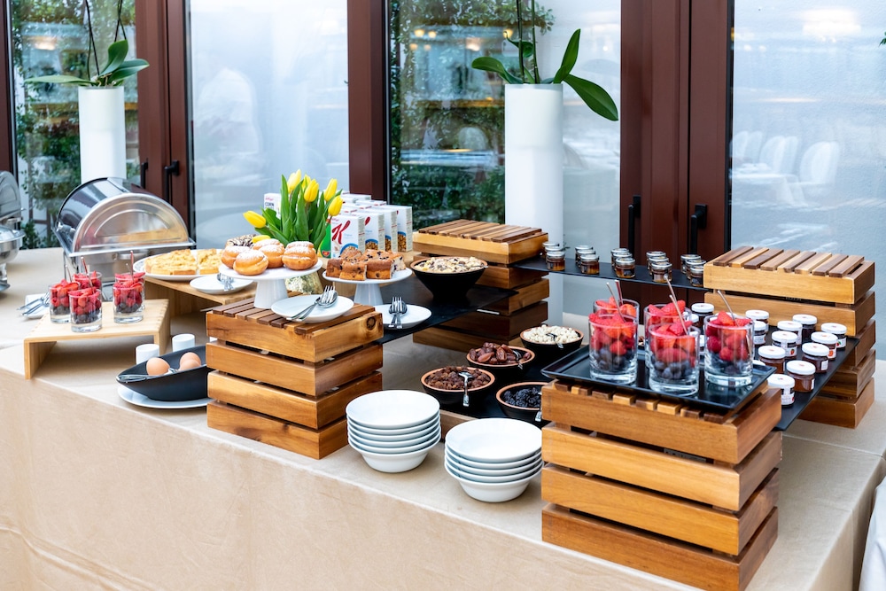 Le Premier Boutique Hotel 55/66