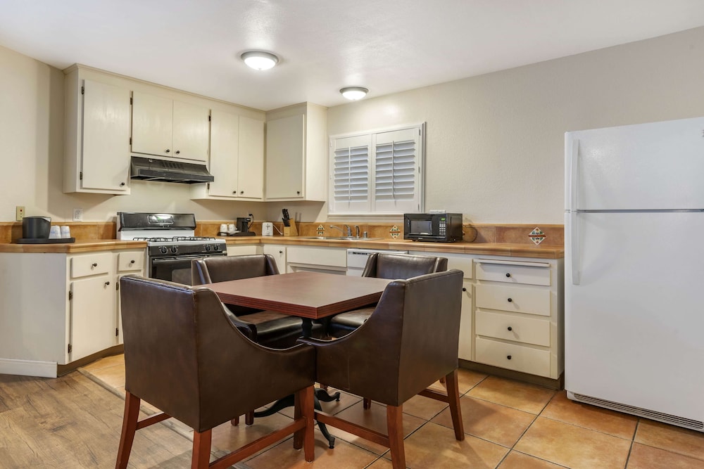 Best Western Rose Garden Inn 35/37