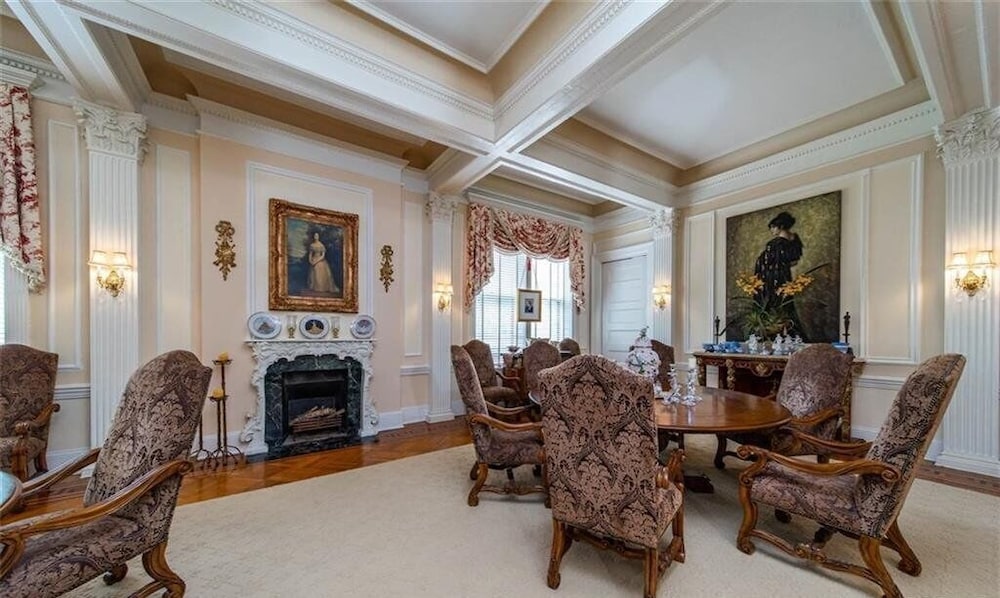 Burke Mansion 18/43
