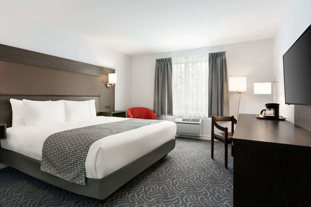 Travelodge by Wyndham Rigaud 7/20