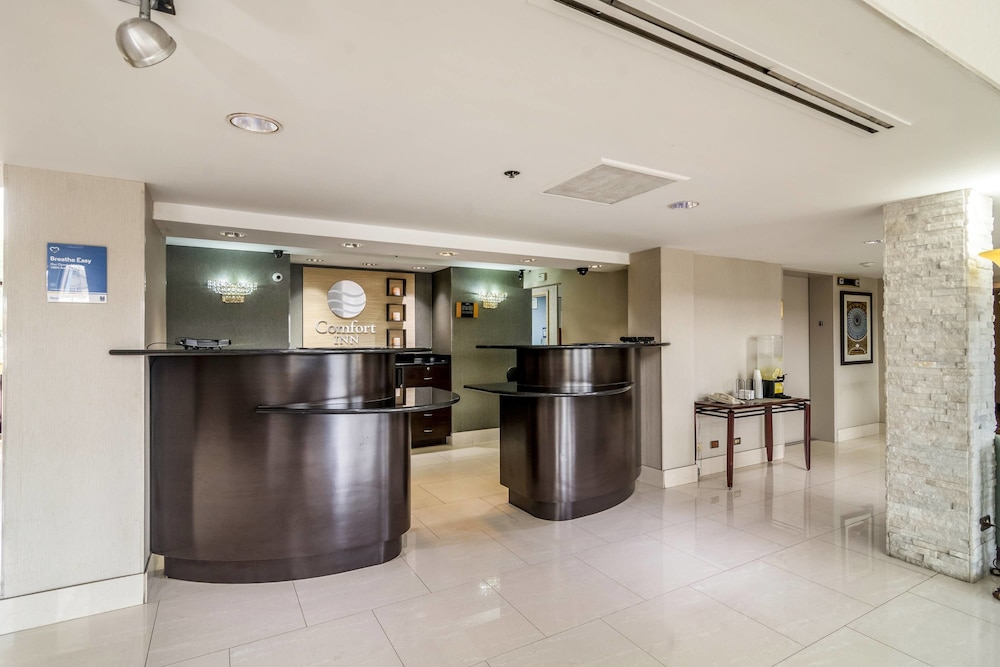 Lobby at Spark by Hilton Des Plaines Chicago O'Hare, DES PLAINES - IL