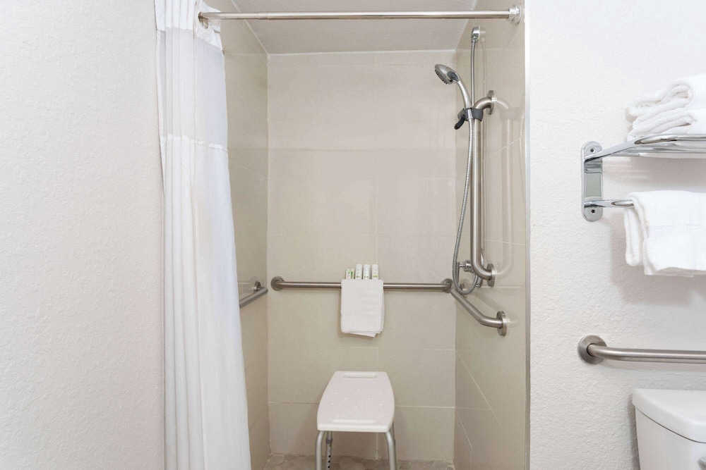 Howard Johnson by Wyndham Orlando Lake Buena Vista South 44/47