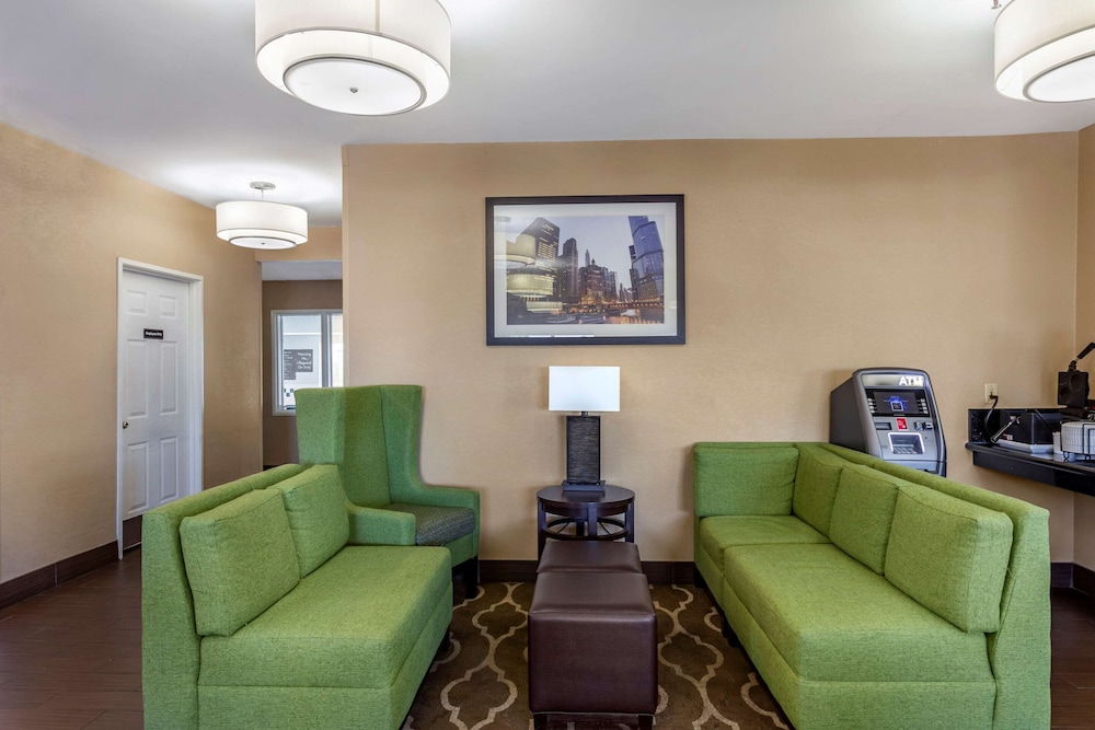 Comfort Inn Gurnee near Six Flags 26/35
