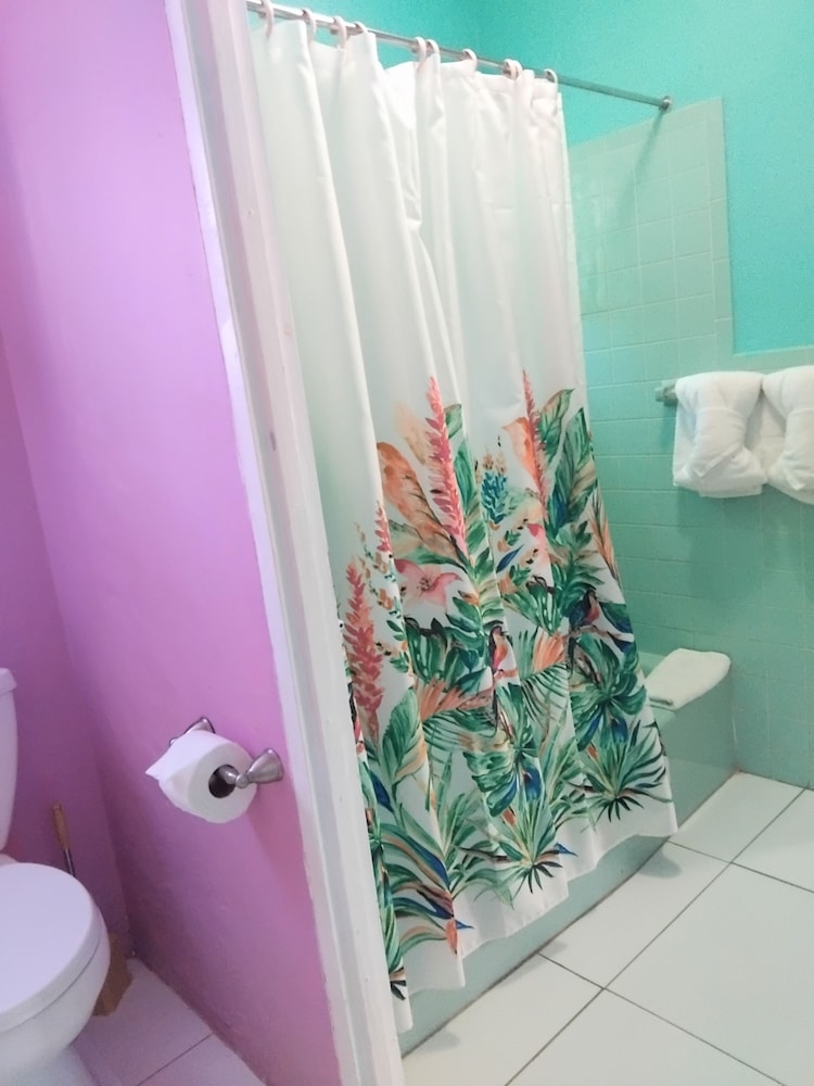 غرفة قياسية بسرير كينج بشرفة، Pinkhibiscus Guest House 9/10