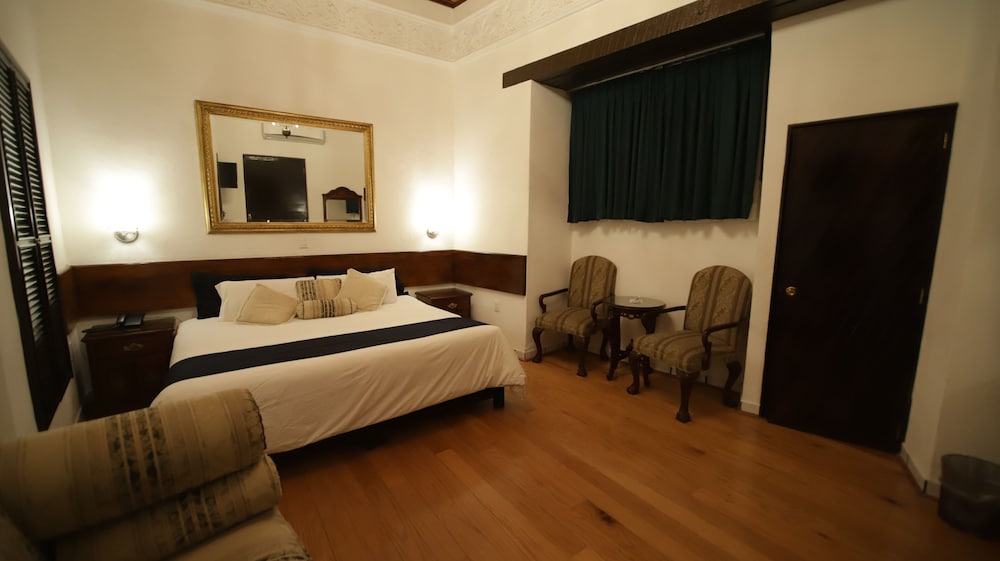 Hotel Luna 25/50