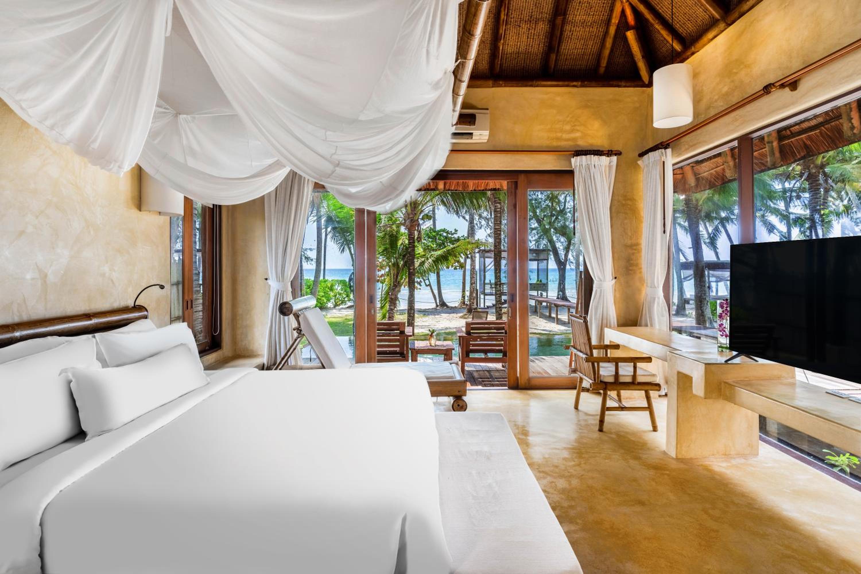 Pool, Suite, Villa, King Bed, Beach Front, Sofa