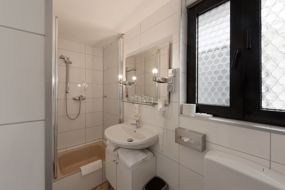 Hotel Schumacher Dusseldorf 24/66