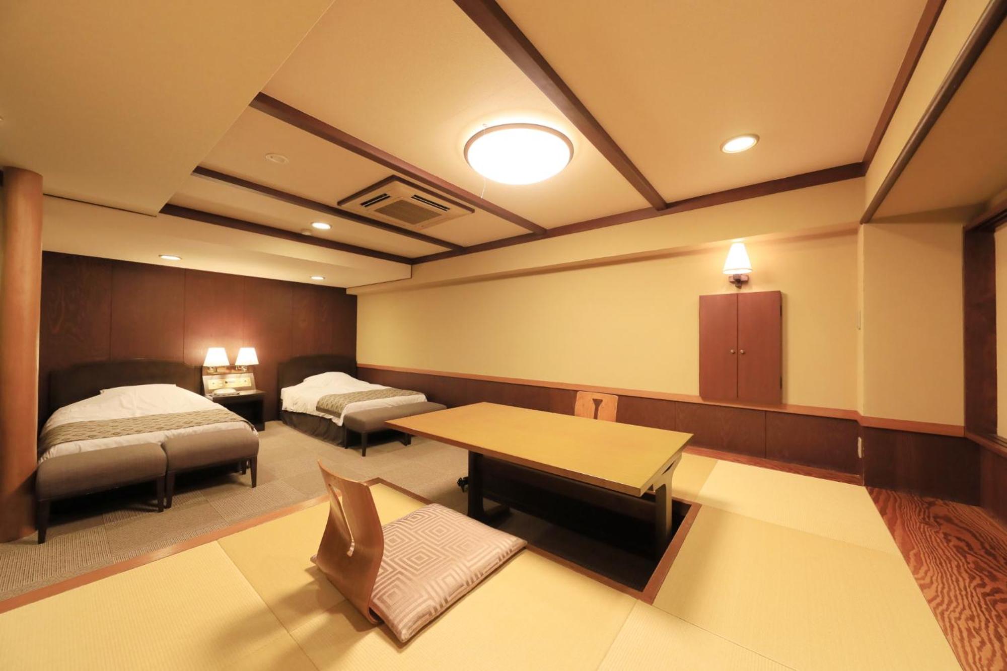 Deluxe, Mountain View, East Wing