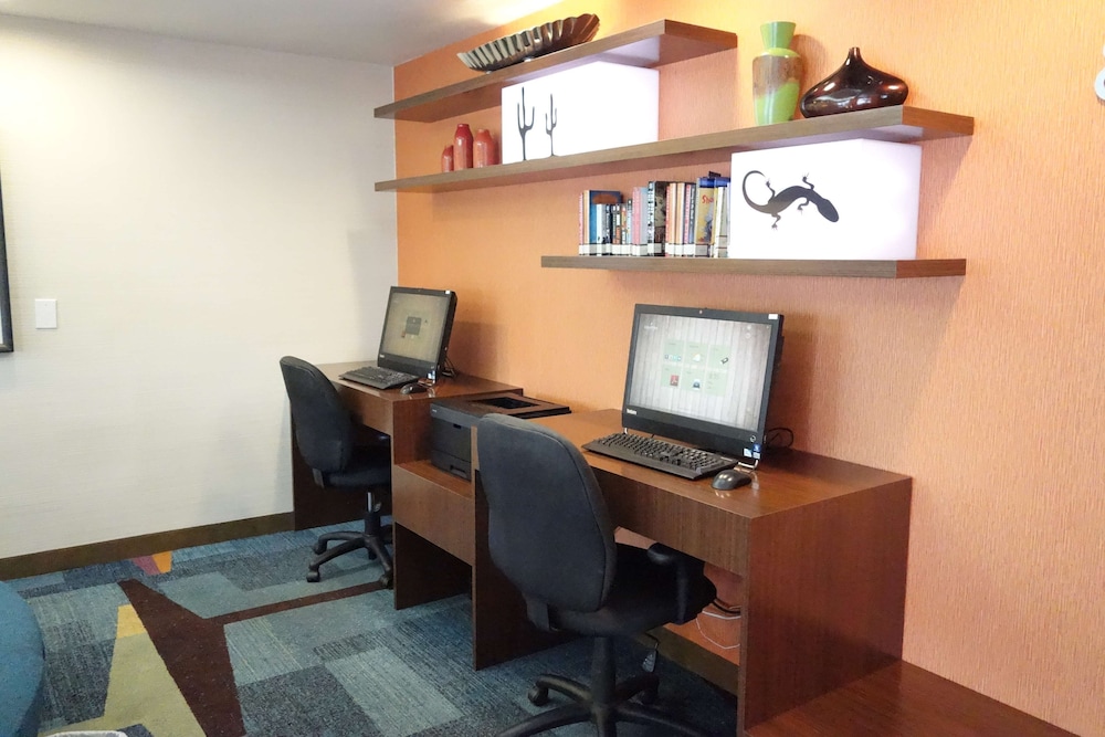 Country Inn & Suites by Radisson, Phoenix Airport, AZ 42/46