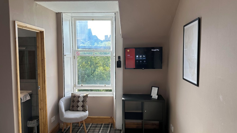 Valentine City Centre Guest House 47/50