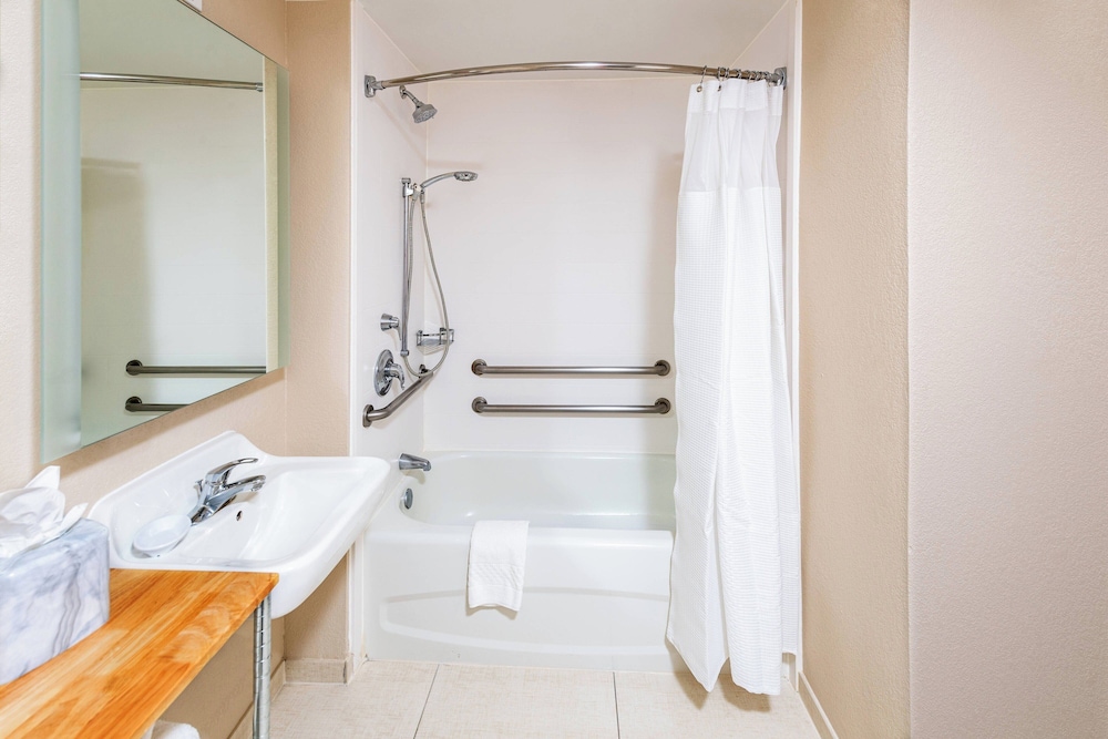 جناح بسريرين كوين مع سرير سحّاب إضافي لذوي الإعاقة، Springhill Suites Houston Medical Center Nrg Park 4/5
