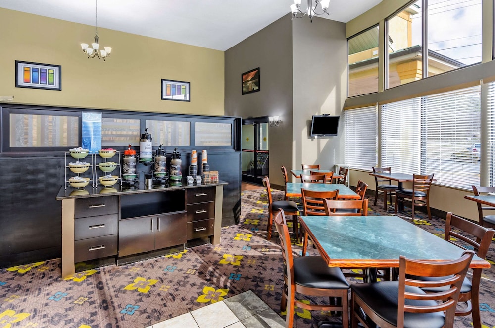 Quality Inn Hillsville 34/48