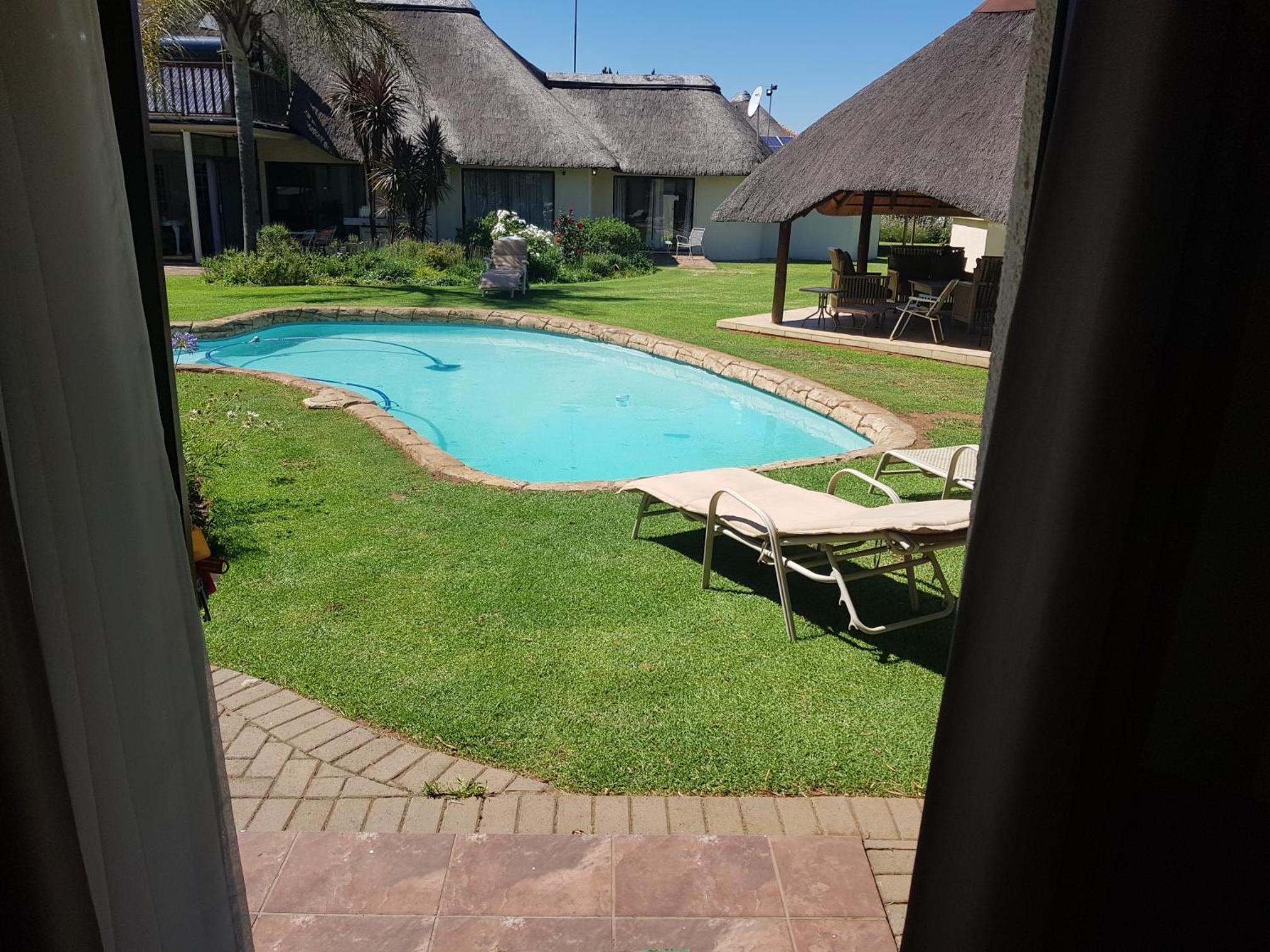 12 On Vaal Drive Guest House 10/15