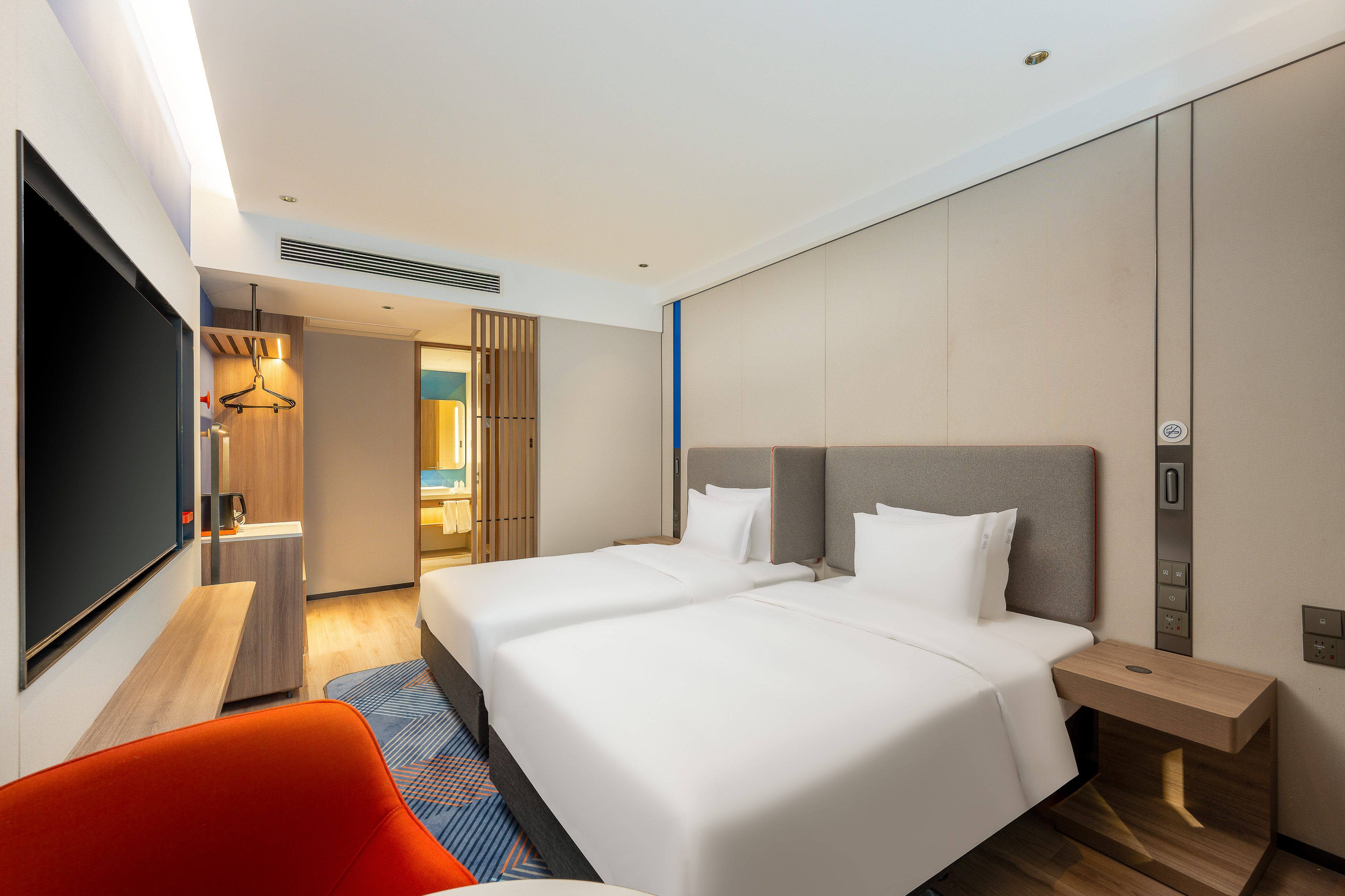 Standard, Twin Beds, No Window