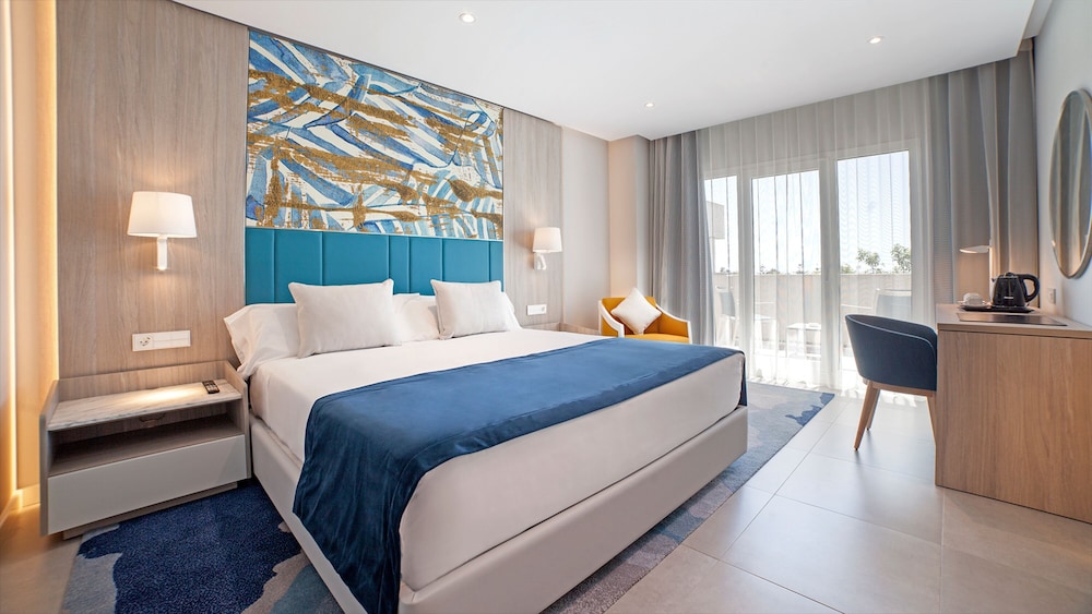 PREMIUM, DOUBLE BED, POOL VIEW, TERRACE