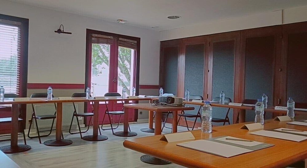 Hotel inn Design Laval ex Campanile 27/31