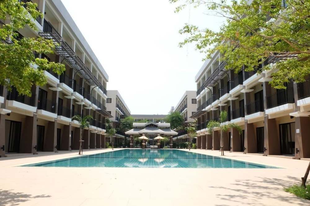 Summer Tree Hotel 64/68
