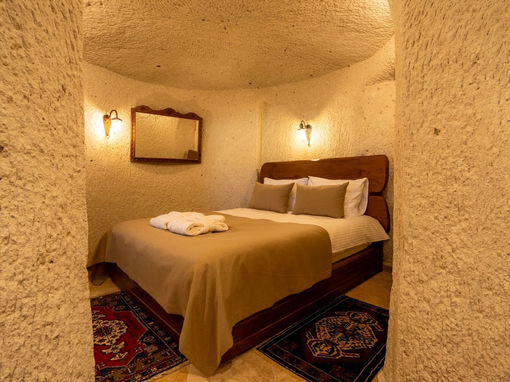 Tulip Cave Suites 26/48