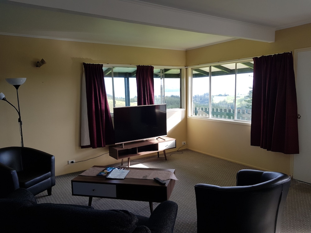 Seaview Norfolk Island 35/50