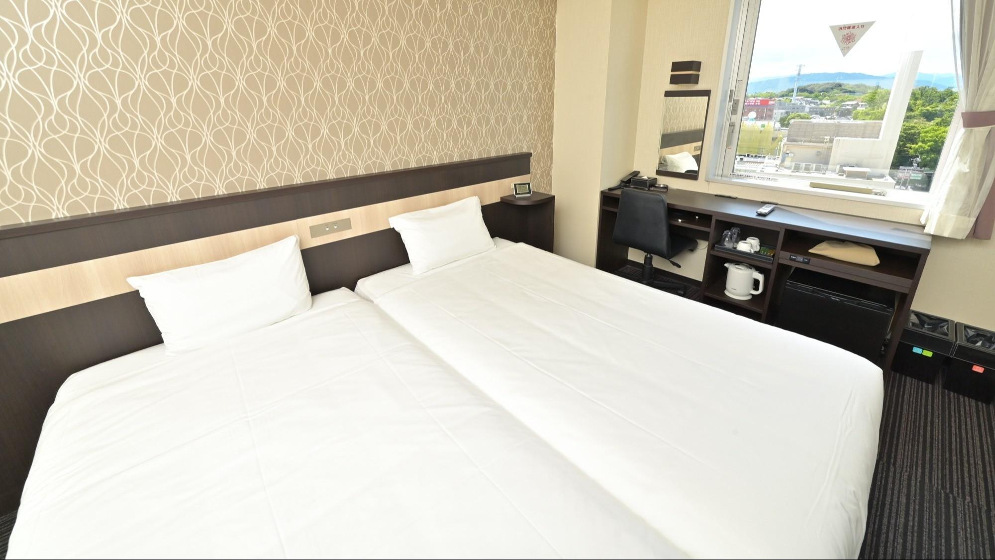 Hollywood, Standard, Twin Beds