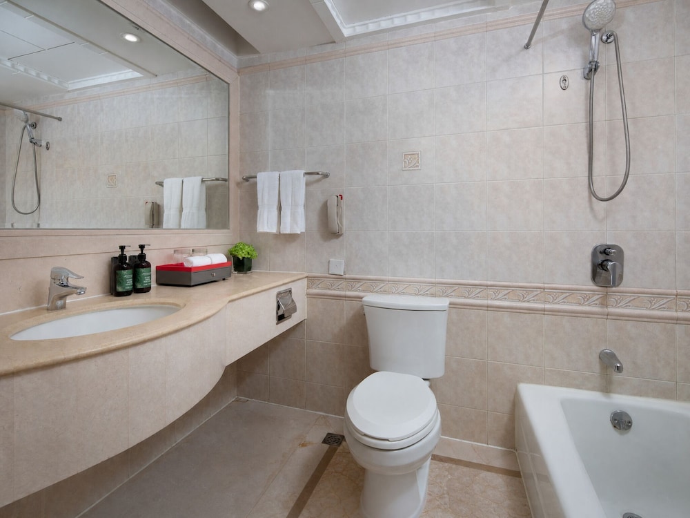 Crowne Plaza Shanghai Nanjing Road, an IHG hotel 68/71