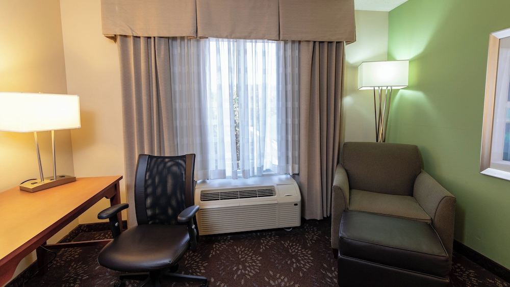 Holiday Inn Express Hotel And Suites Birmingham Irondale East 25/50