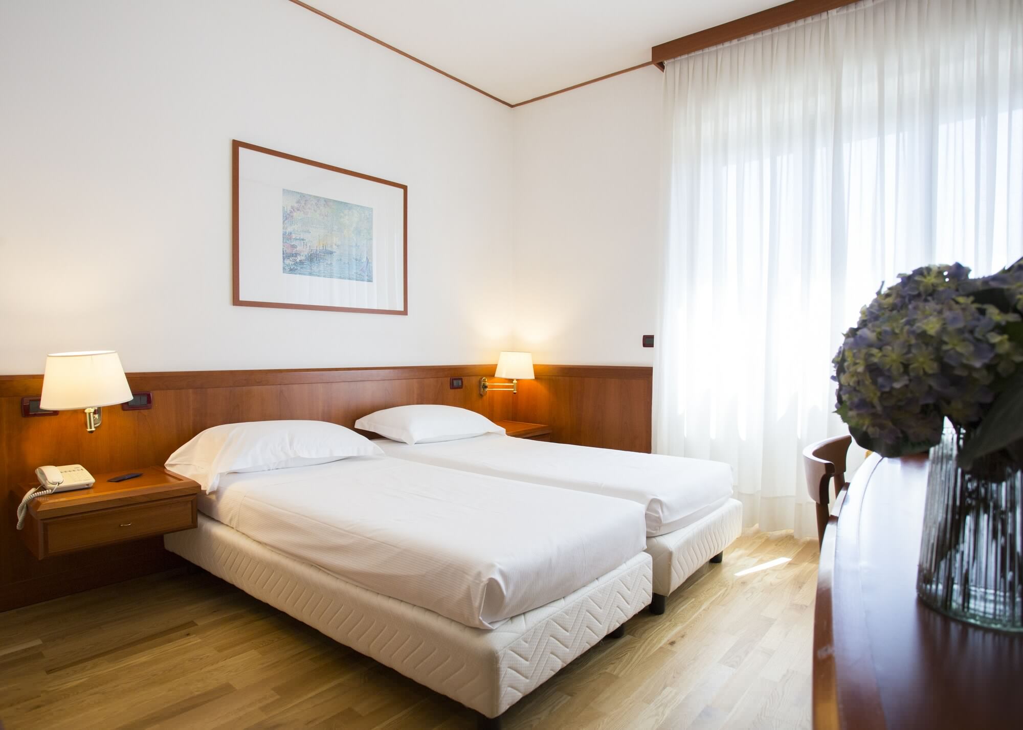 CLASSIC, TWIN BEDS