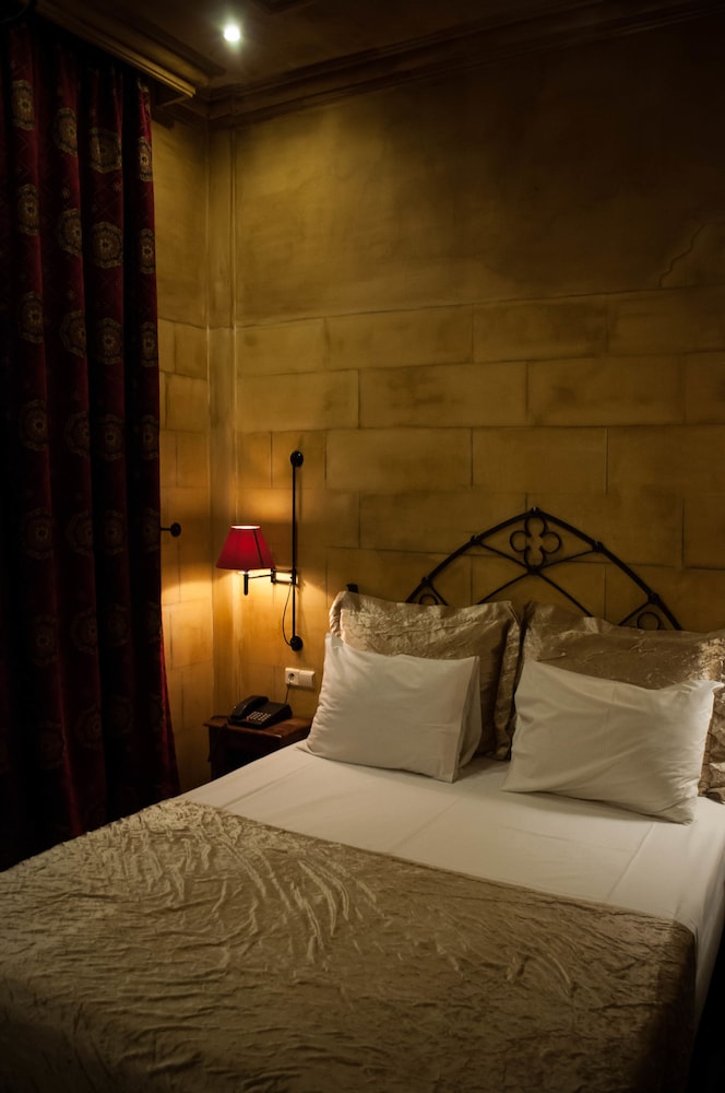 JUNIOR SUITE, QUEEN BED