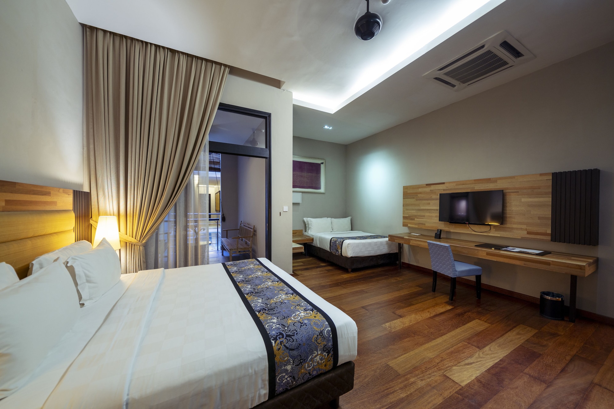 DELUXE, FAMILY, SUITE