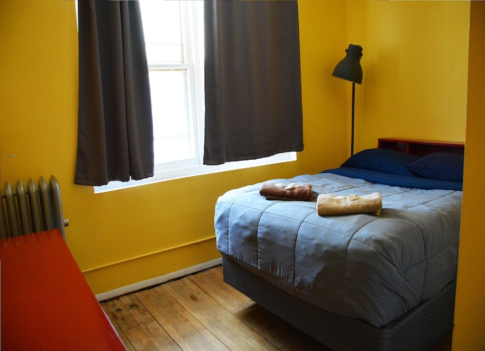 Hamtramck Hostel 6/33