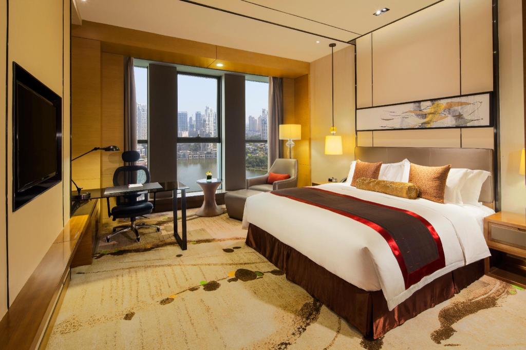 Standard, King Bed, North Tower