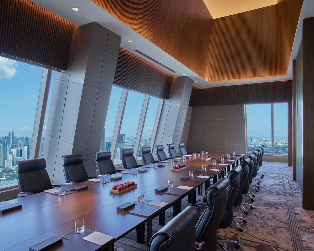 Grand Hyatt Manila 64/72