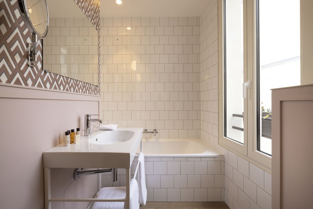 Le Petit Oberkampf Hotel and Spa 54/56