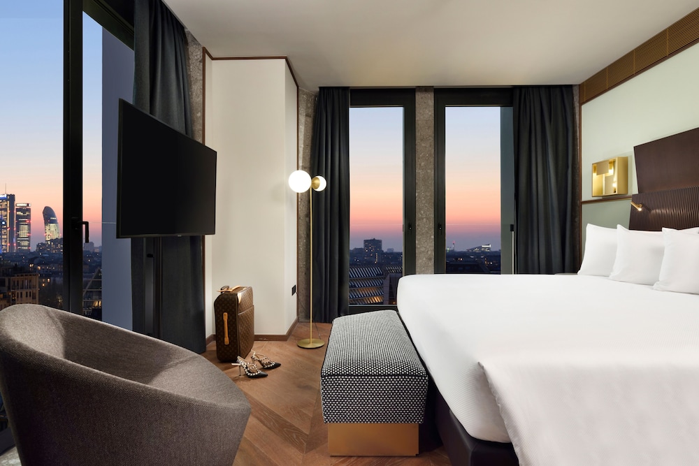 Penthouse, King and Twin Beds
