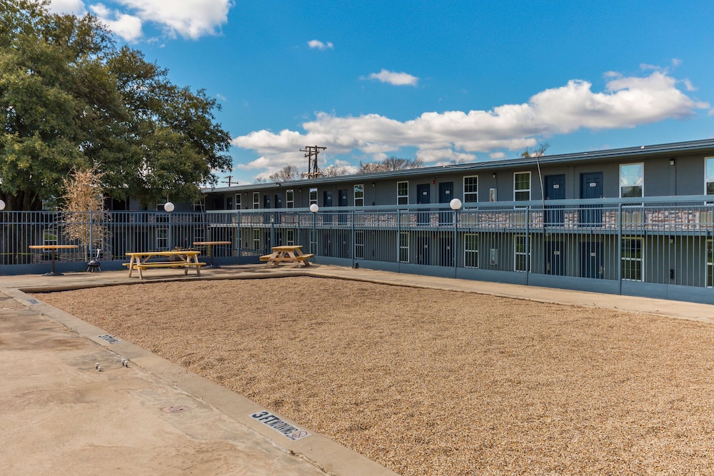 Motel6 Temple, TX 44/46