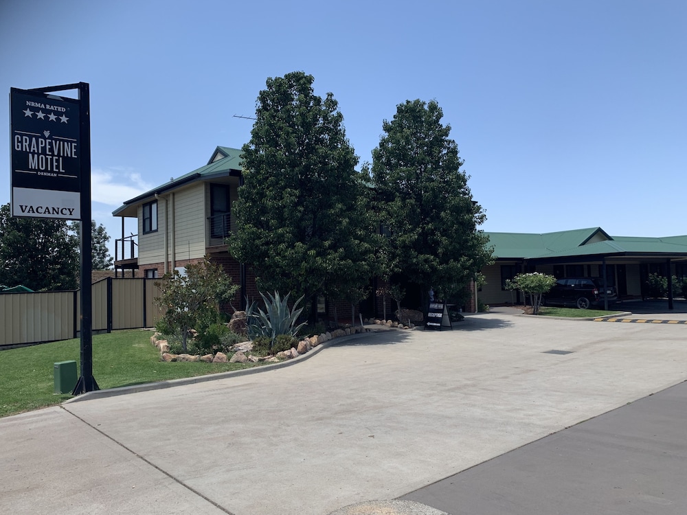 GRAPEVINE MOTEL 1/28