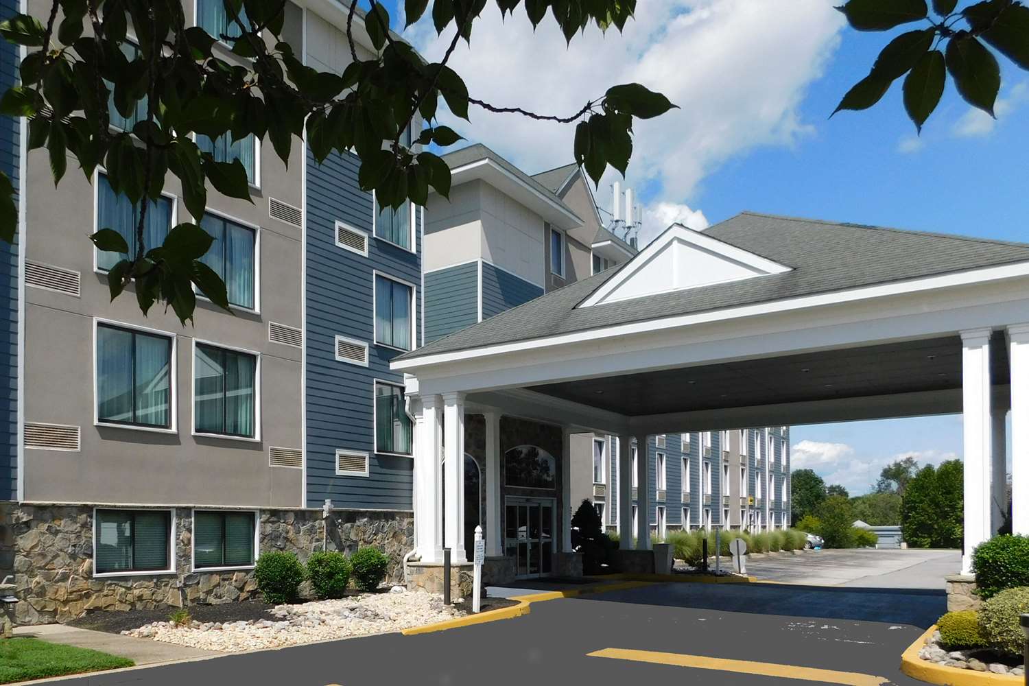 Comfort Inn & Suites Glen Mills - West Chester 6/25