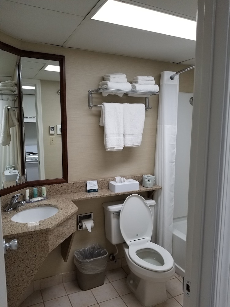 Quality Inn & Suites Ocean City Fenwick 48/52