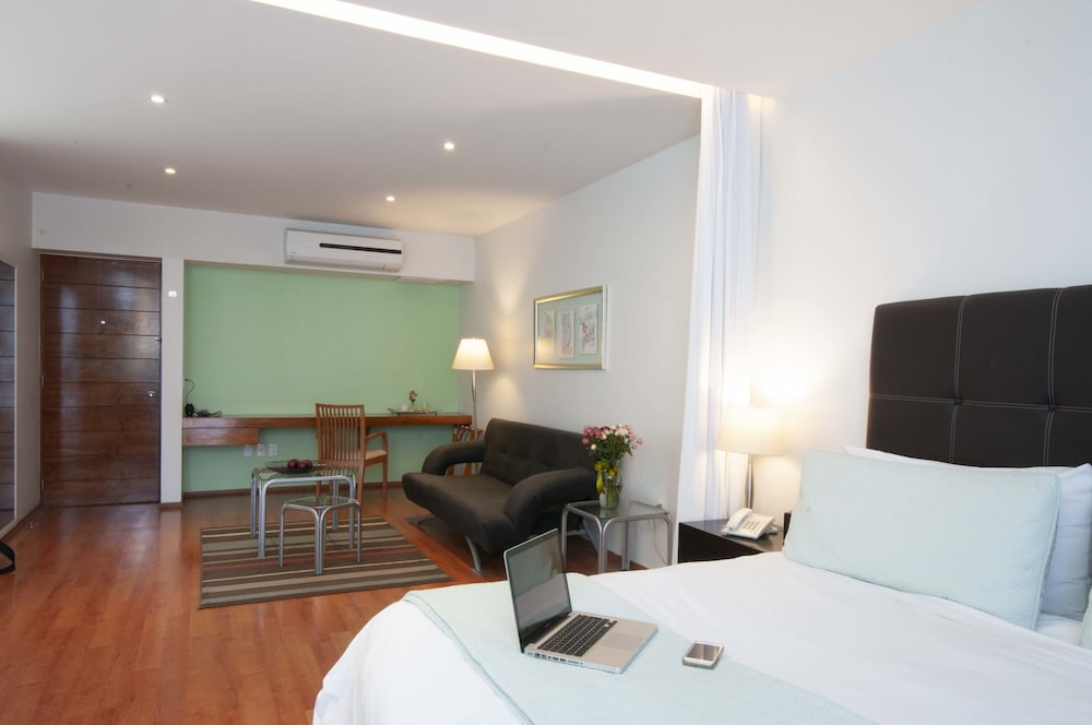 Lombardo Suites 11/50
