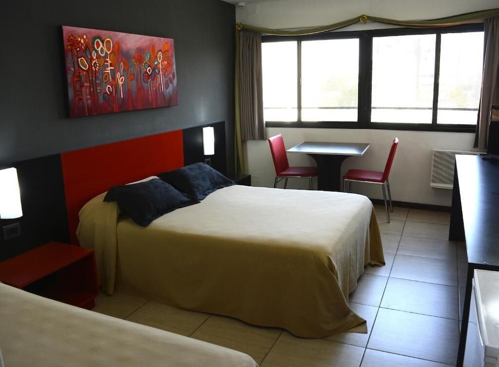 Apart Hotel Alvear 10/23